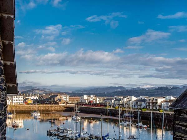 The Captain'S Penthouse Porthmadog Exterior photo